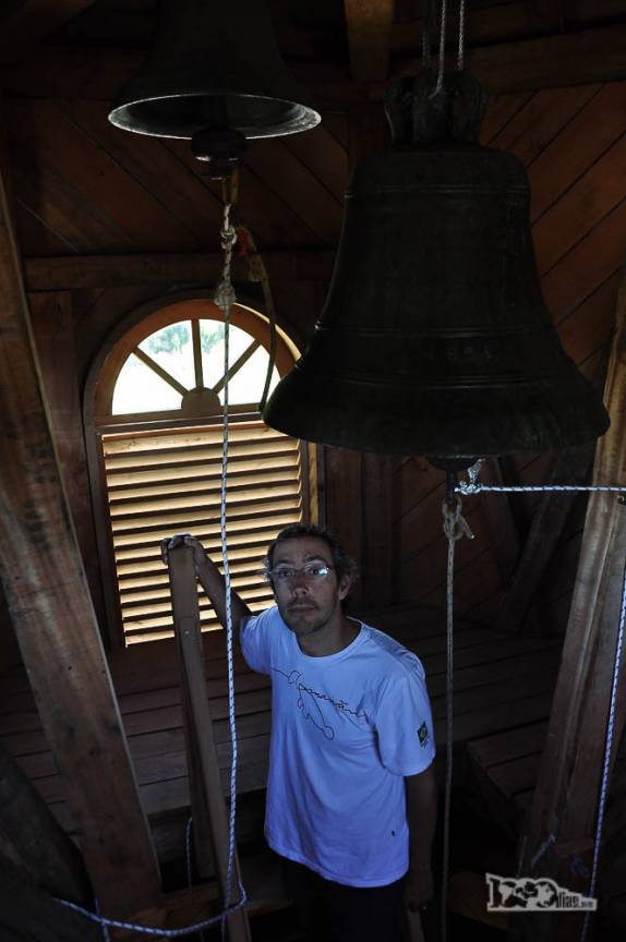 Visitando a torre de uma igreja ao sul de Castro, na Ilha de Chiloé, no sul do Chile